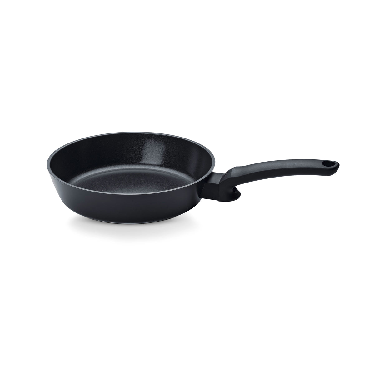 Fissler Ceratal® Evo Comfort 2-teiliges Pfannenset (24 & 28 cm), schwarz mit Keramikbeschichtung und langem Griff, auf weißem Hintergrund.