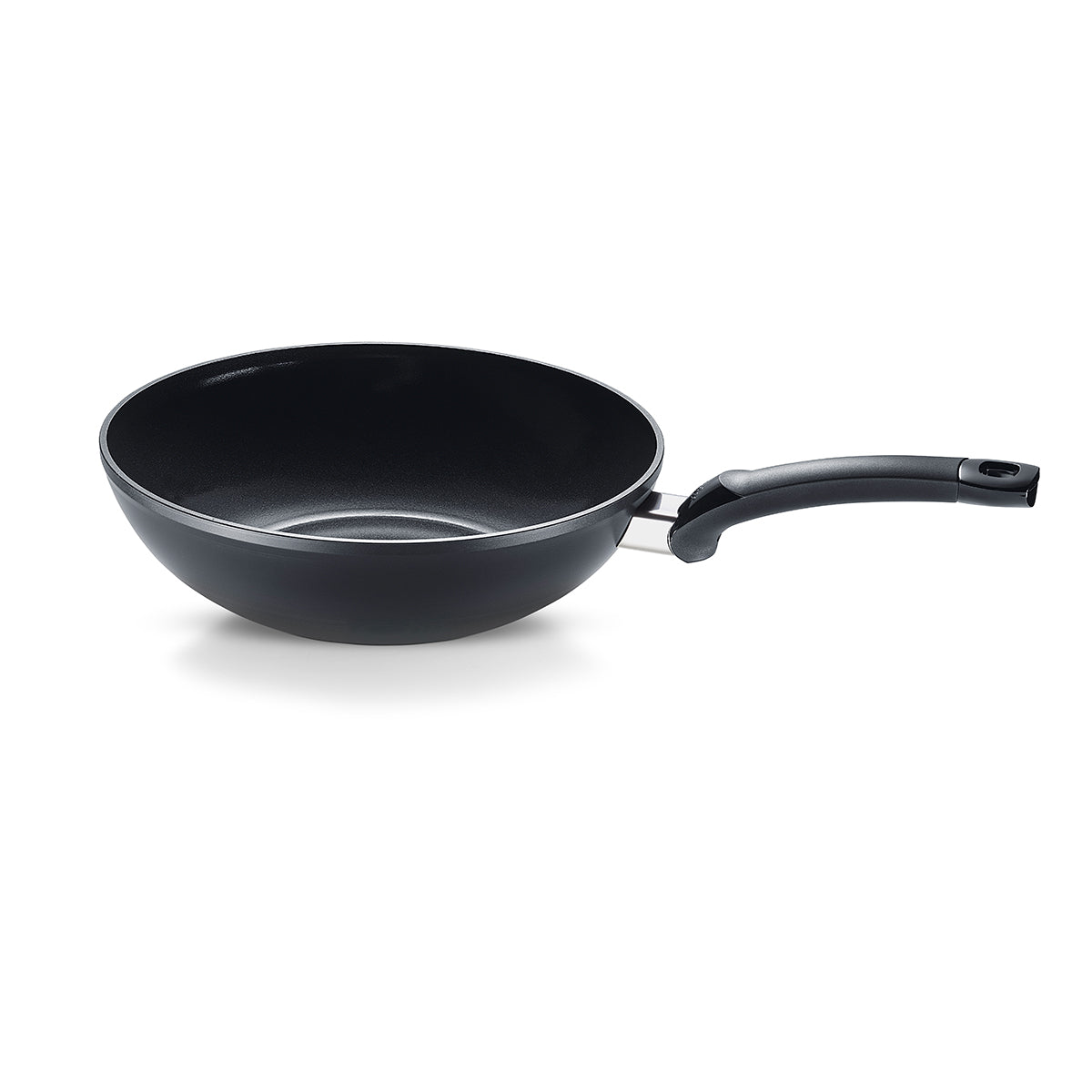 Fissler Ceratal® Wokpfanne Orbitschwarz 28cm mit PTFE-freier keramischer Antihaftbeschichtung und geschwungenem Griff in weiß, modernes deutsches Design.
