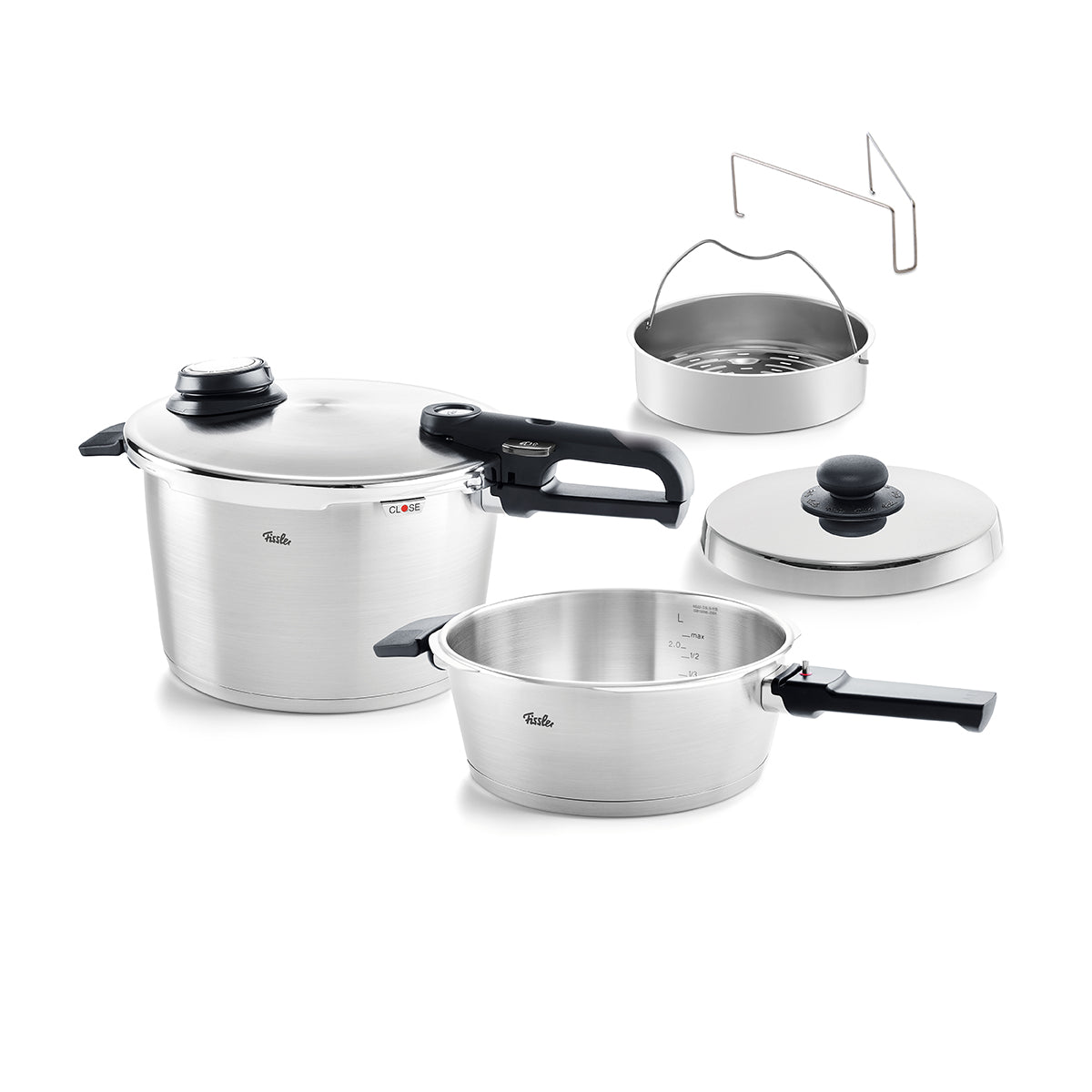 Fissler Vitavit® Premium 3-teiliges Set: präzisionsgefertigte 4L Bratpfanne und 8L Kochtopf mit schwarzen Griffen, auf weißem Grund.
