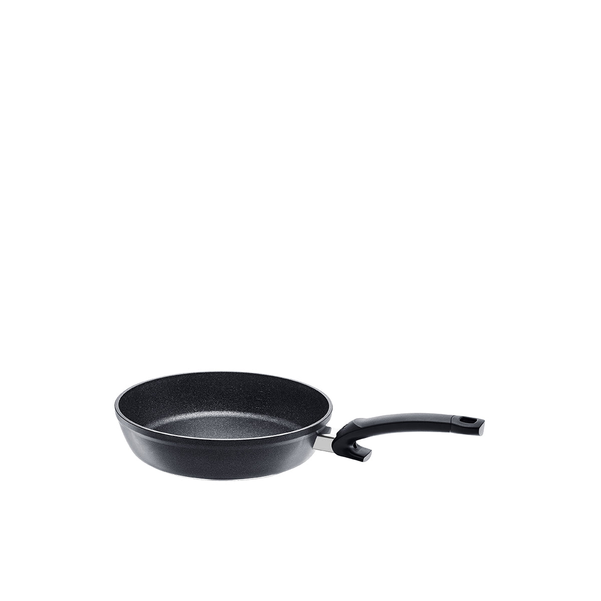Fissler Adamant® Comfort Bratpfanne - Präzision made in Germany, schlankes schwarzes Design, robuste Antihaftbeschichtung; moderne Leistungsikone.