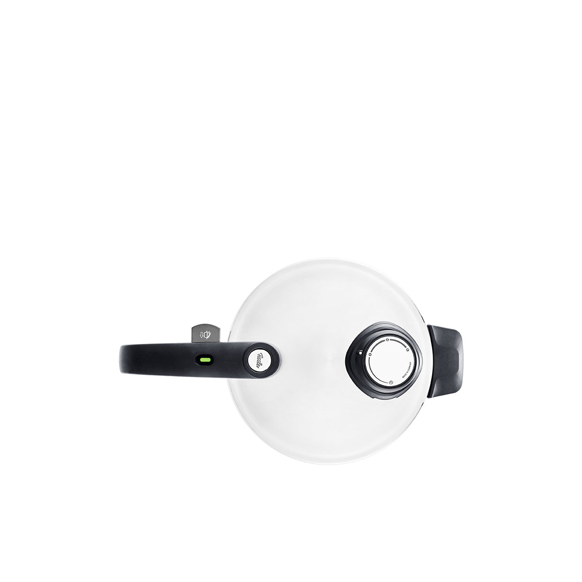 Draufsicht auf die Fissler Vitavit® Premium Schnellbratpfanne mit dem eleganten schwarzen Griff, der charakteristischen grünen Anzeige für intuitive Bedienung und einem robusten, runden Deckel aus Edelstahl 18/10. Die hochwertige Handwerkskunst „Made in Germany“ wird vor einem schlichten weißen Hintergrund präsentiert und spiegelt Fisslers Tradition der Innovation, der Präzisionstechnik und des zeitlosen Designs wider.