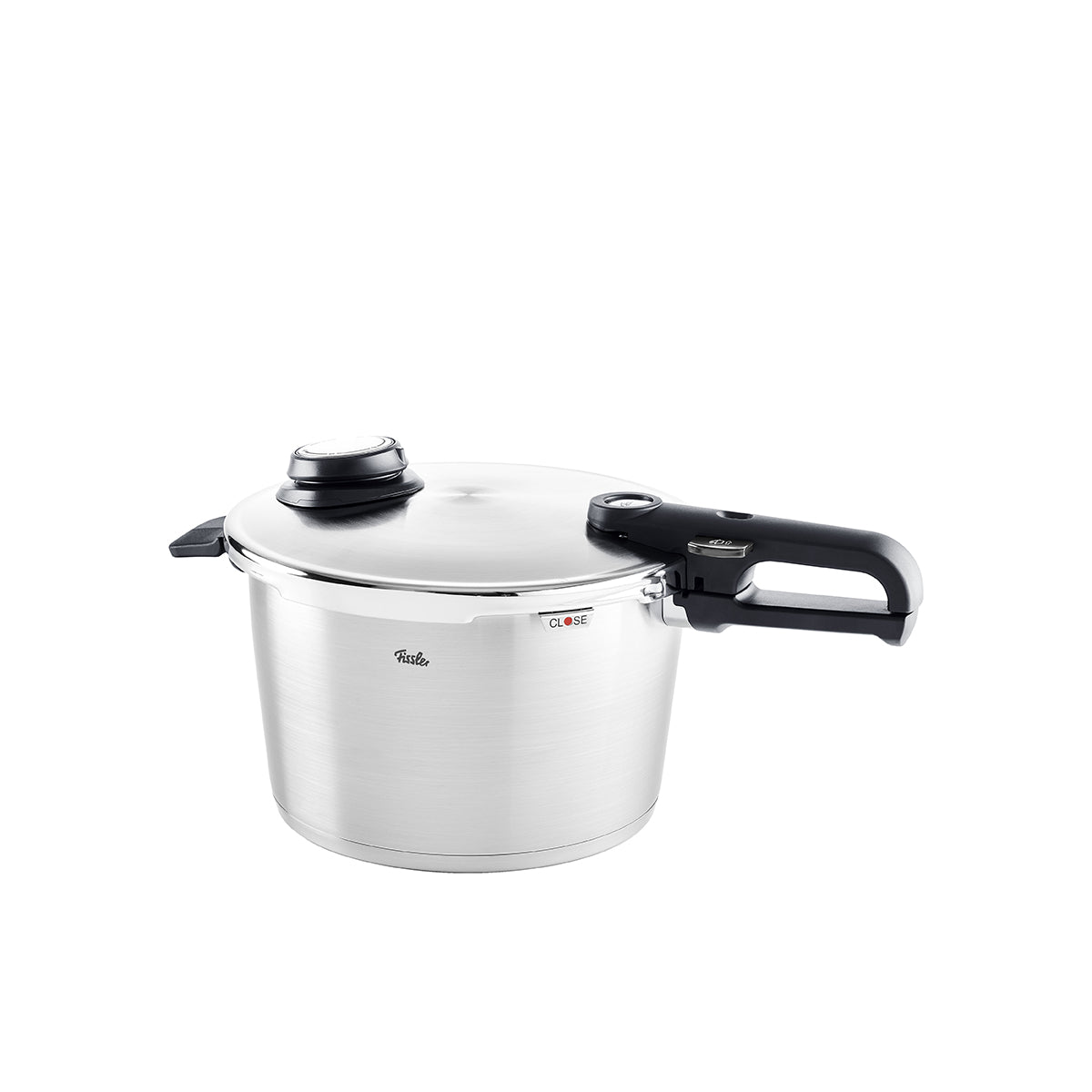 Das Fissler Vitavit® Premium Set: 4 l Schnellbratpfanne, 8 l Schnellkochtopf & Metalldeckel vor weißem Hintergrund.