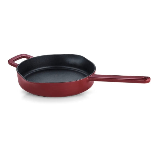 Fissler rote Gusseisenpfanne mit ergonomischen Griffen, innen schwarz antihaftbeschichtet. Kochgeschirr aus deutscher Produktion, das Tradition und Innovation verbindet.